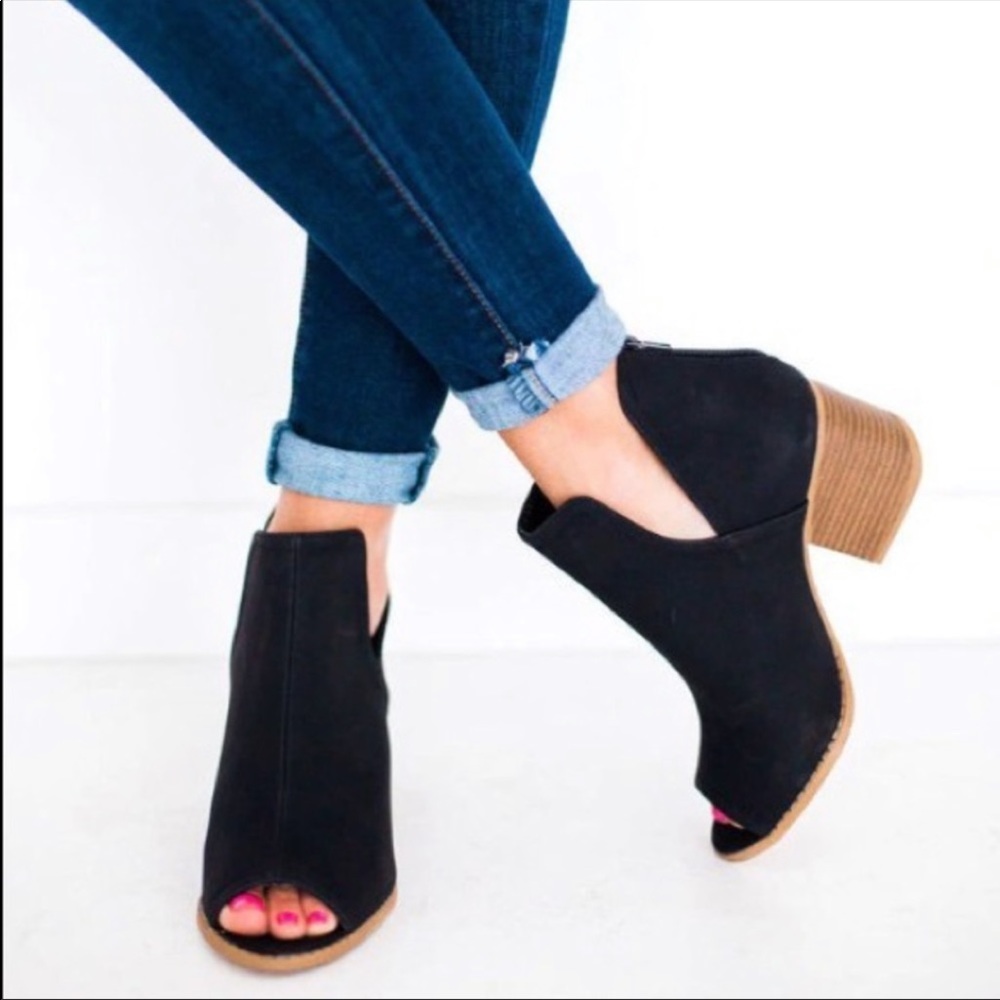 ✨ONE HOUR SALE ✨LAST ONES✨Black open toe booties - Picture 3 of 6